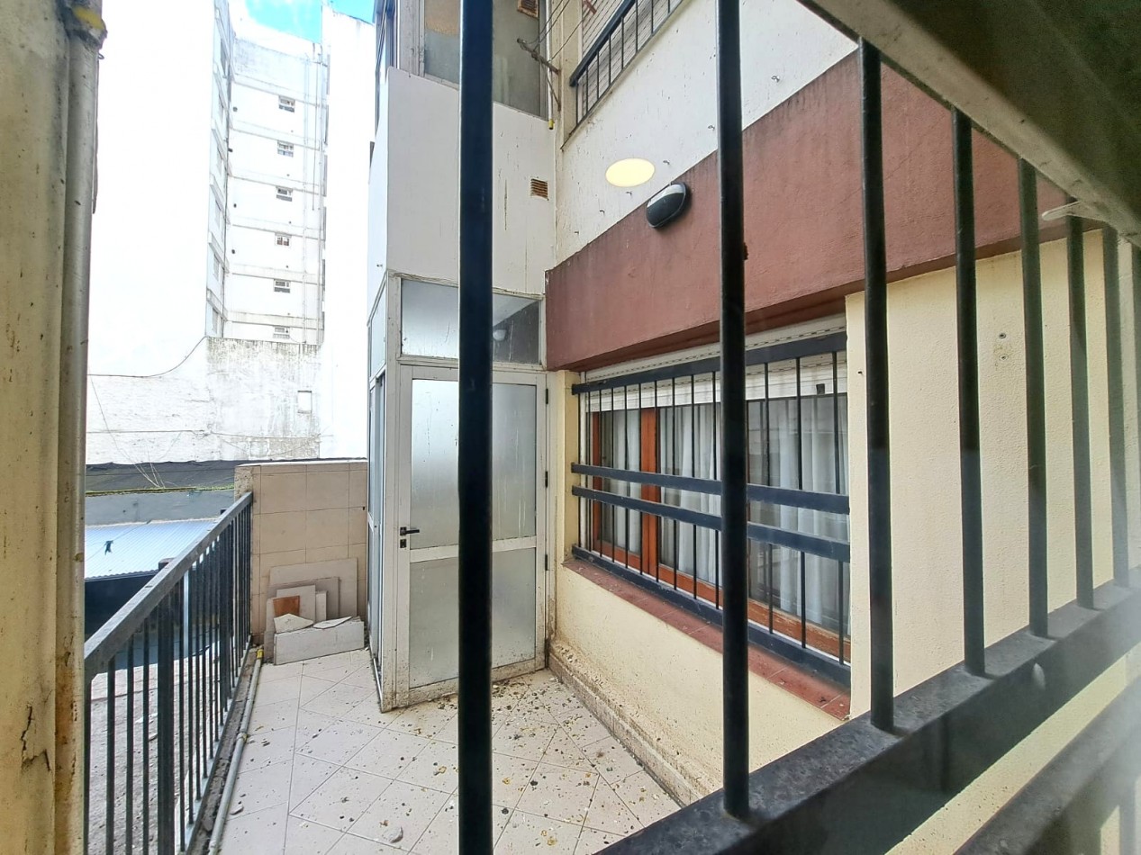  GRAN OPORTUNIDAD !!DTO. DE 3 AMB. CON BALCON SALIENTE !!! PEQUEÑA TERRAZA !!