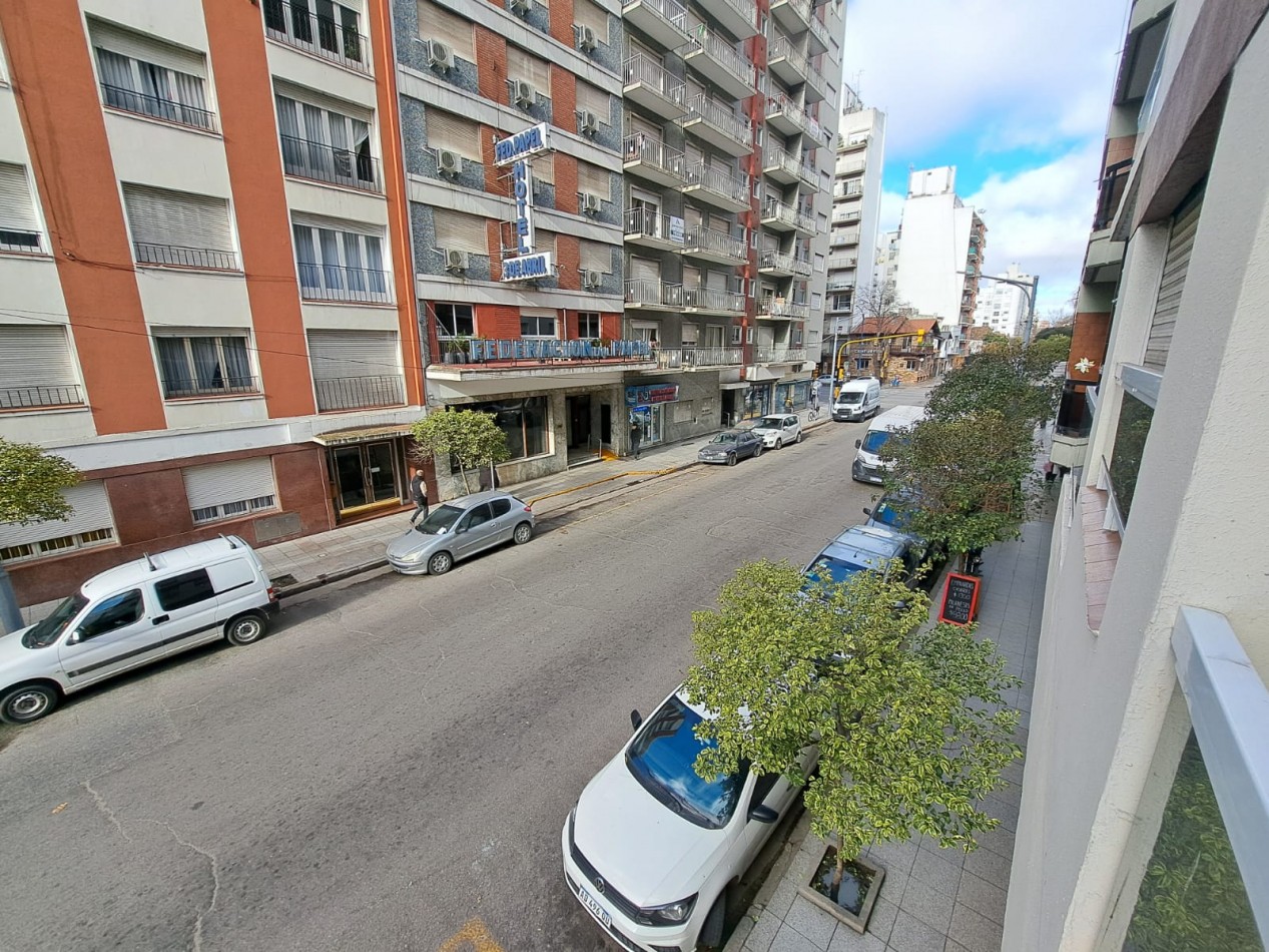  GRAN OPORTUNIDAD !!DTO. DE 3 AMB. CON BALCON SALIENTE !!! PEQUEÑA TERRAZA !!