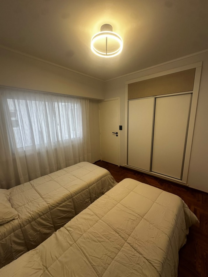 ESTUPENDO 3 AMB CON DEPENDENCIA A LA CALLE CON BALCON SALIENTE,RECICLADO,AMOBLADO Y DECORADO A ESTRENAR!!!