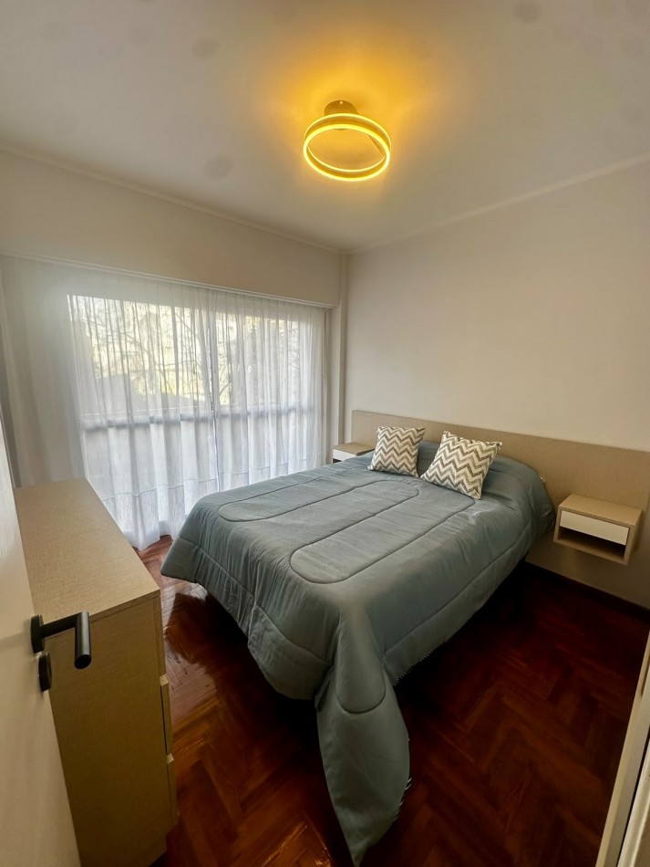 ESTUPENDO 3 AMB CON DEPENDENCIA A LA CALLE CON BALCON SALIENTE,RECICLADO,AMOBLADO Y DECORADO A ESTRENAR!!!
