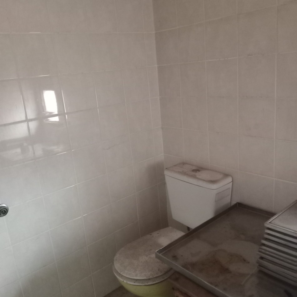 CHALET DE 5 AMB. CON PARQUE TOTALMENTE A RECICLAR !!! 
