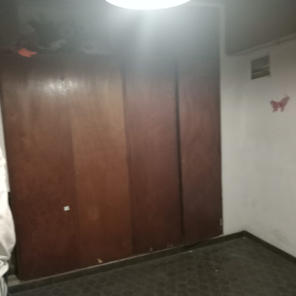 CHALET DE 5 AMB. CON PARQUE TOTALMENTE A RECICLAR !!! 