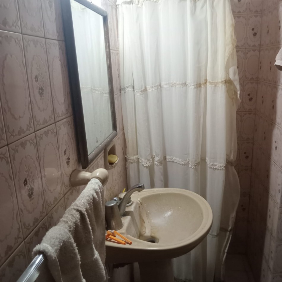 CHALET DE 5 AMB. CON PARQUE TOTALMENTE A RECICLAR !!! 