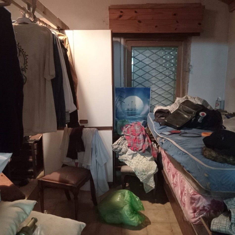 CHALET DE 5 AMB. CON PARQUE TOTALMENTE A RECICLAR !!! 