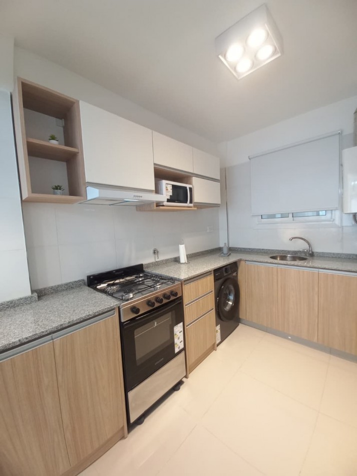 HERMOSO DTO. DE 3 AMB. CON BALCON !!RECICLADO !!! EQUIPADO !!