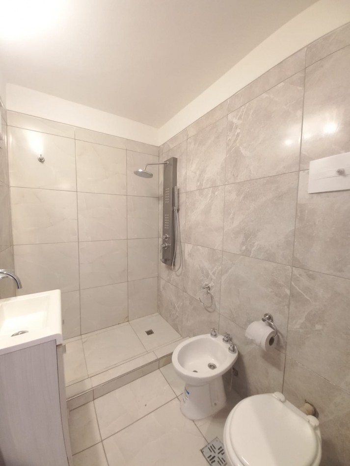HERMOSO DTO. DE 3 AMB. CON BALCON !!RECICLADO !!! EQUIPADO !!