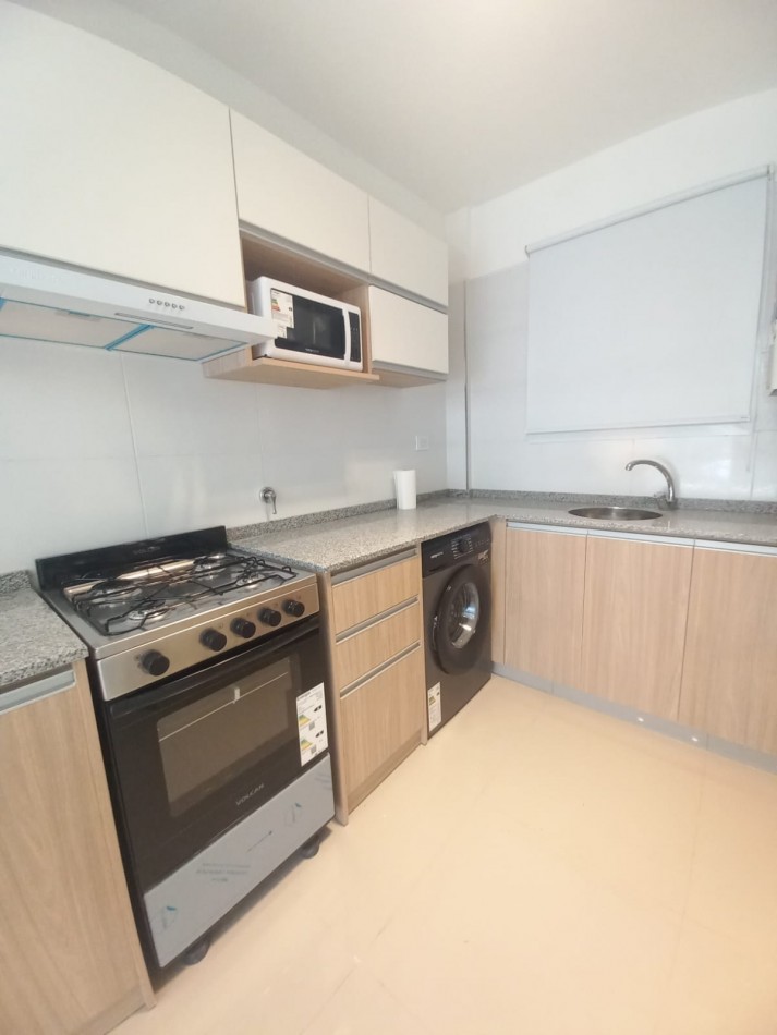 HERMOSO DTO. DE 3 AMB. CON BALCON !!RECICLADO !!! EQUIPADO !!