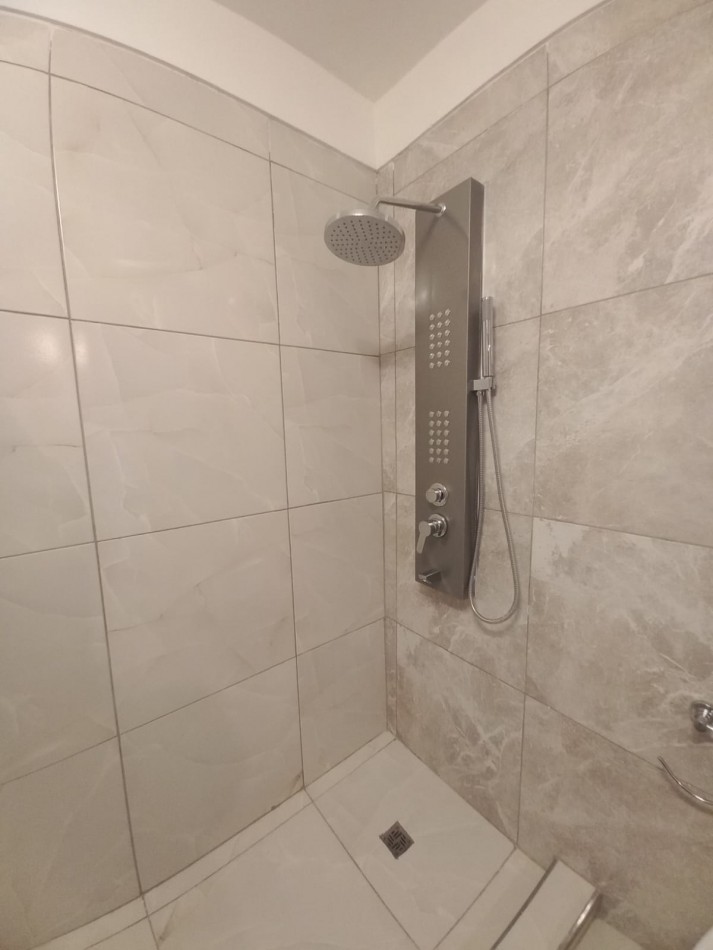 HERMOSO DTO. DE 3 AMB. CON BALCON !!RECICLADO !!! EQUIPADO !!