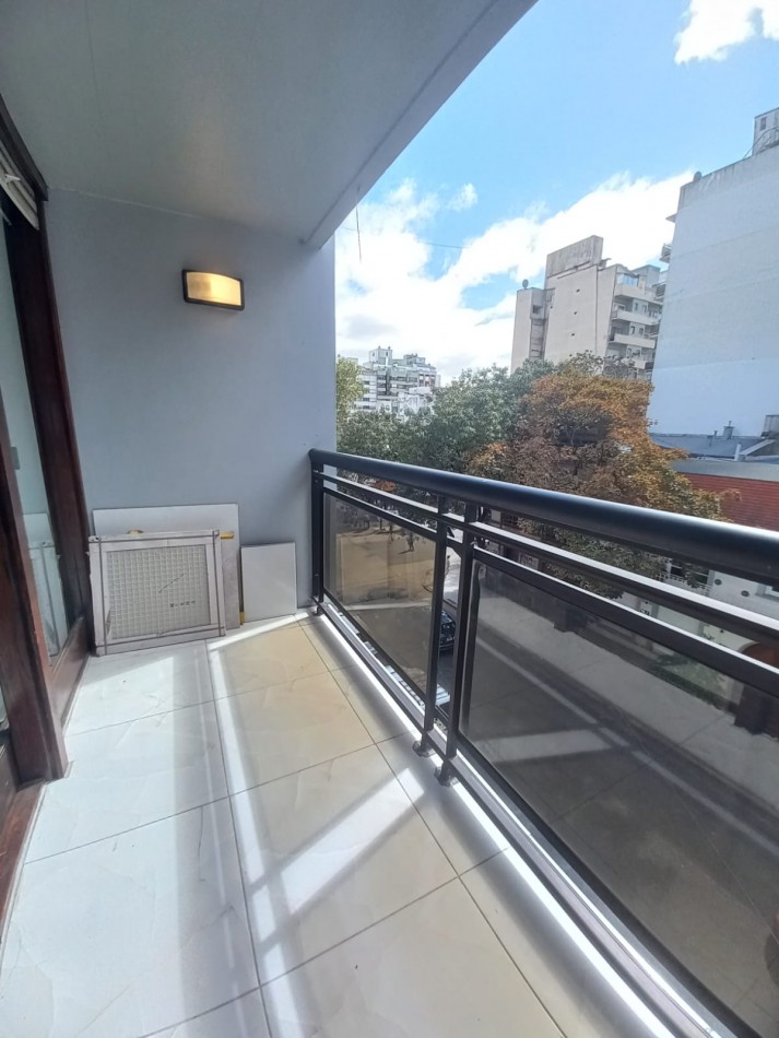 HERMOSO DTO. DE 3 AMB. CON BALCON !!RECICLADO !!! EQUIPADO !!