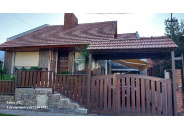  Hermoso Chalet de 6 amb. con jardin, parque y cochera en Parque Luro 
