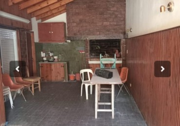 CHALET EN PH.  3 AMB.¡¡¡AL FRENTE!!! TOTALMENTE INDEPENDIENTE CON GARAGE, QUINCHO MAS DTO. DE 1 AMB. 