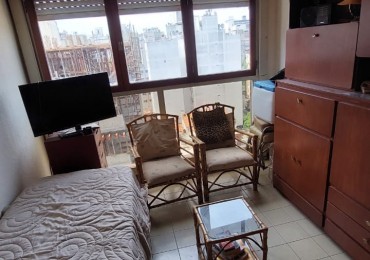 DEPARTAMENTO DE 1 AMB. ¡¡¡Y MEDIO AL FRENTE!!!  ¡¡¡LUMINOSO!!! AMOBLADO !! CON COCHERA..