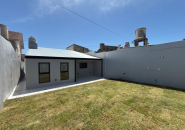 CASA DE 3 AMB.  CON PARQUE Y TROTADORA PARA AUTO. A ESTRENAR ¡¡¡TOMA PERMUTA!!! 