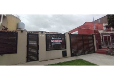 RESERVADO!!!!! HERMOSO CHALET DE 4 AMB. CON GRAN PARQUE Y TROTADORA, RECICLADO TOTALMENTE,