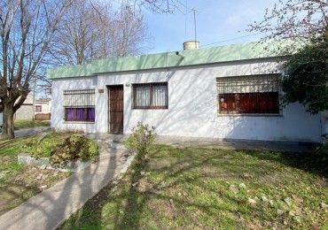 MAGNIFICA CASA DE 4 AMB.  ENTRADA PASANTE P/ VARIOS AUTOS.  ¡¡¡APTO CREDITO!!! ¡¡IMPERDIBLE!!