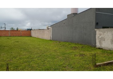 MAGNIFICO LOTE CON TODOS LOS SERVICIOS. MUY BUEN ENTORNO