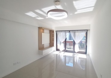 MAGNIFICO DTO. 3 AMB.  A LA CALLE  CON BALCON SALIENTE !! RECICLADO !! A ESTRENAR !!!