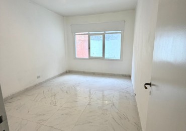  SEMIPISO !!DTO. 2 AMB. LATERAL RECICLADO A NUEVO!! MUY LUMINOSO