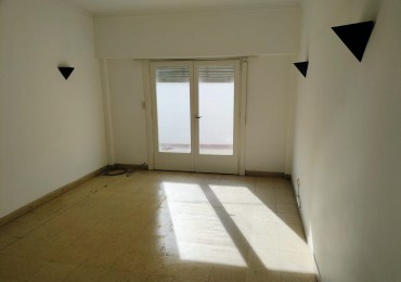 ALQUILER COMERCIAL !!!DTO. 3 AMB. CTFE. CON POSIBILIDAD DE 5 PRIVADOS. !!! MUY LUMINOSO !! EDIFICIO DE ESTILO !!