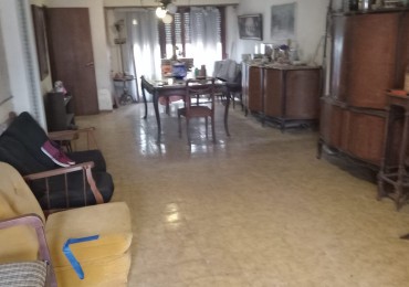 CHALET DE 5 AMB. CON PARQUE TOTALMENTE A RECICLAR !!! 